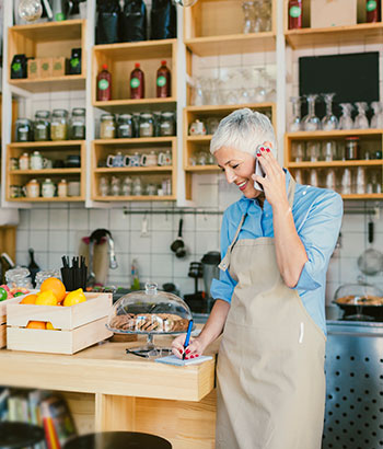 Lady working in a restaurant