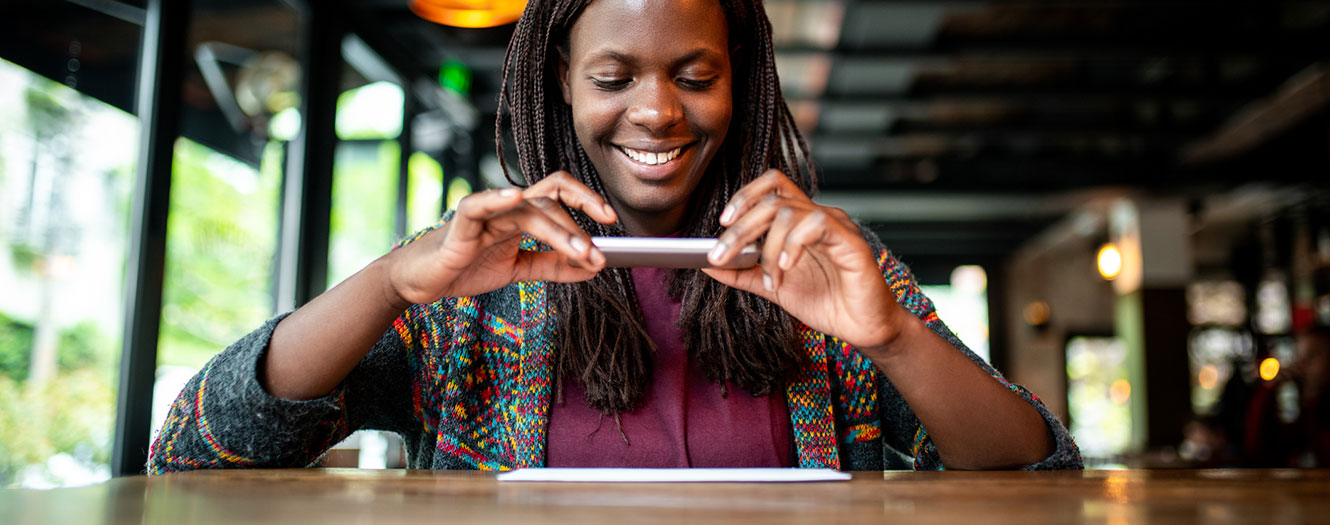 A lady making a mobile deposit with her smartphone