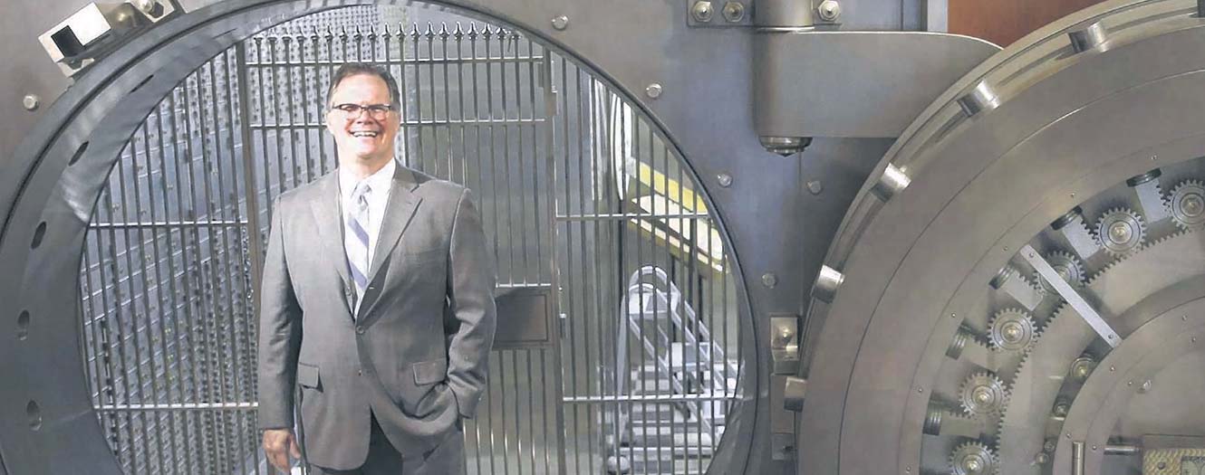 CNB STL Bank CEO | Tim Rodden | Maplewood Location
